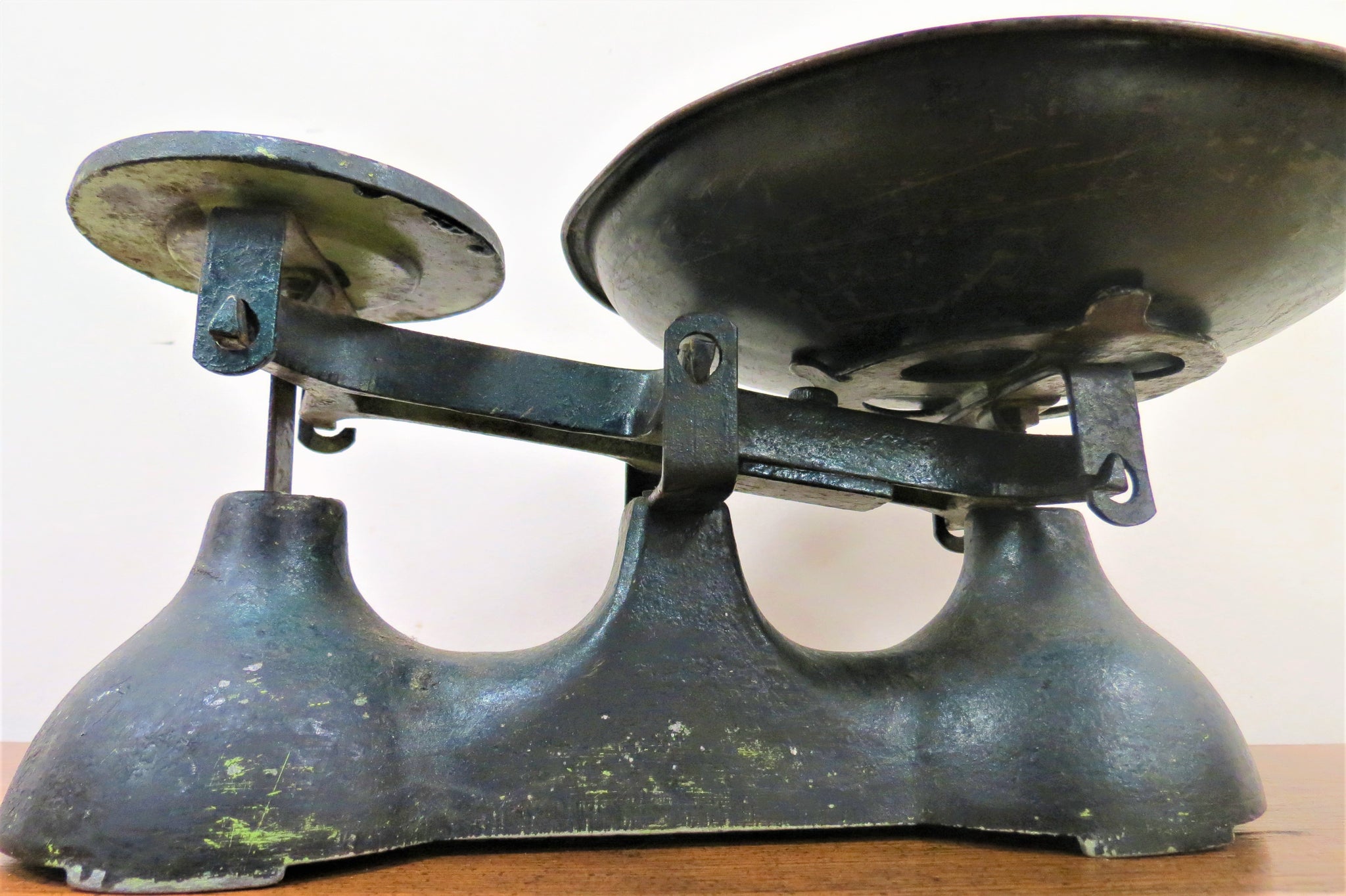 Antique american iron balance weighing scale with weights