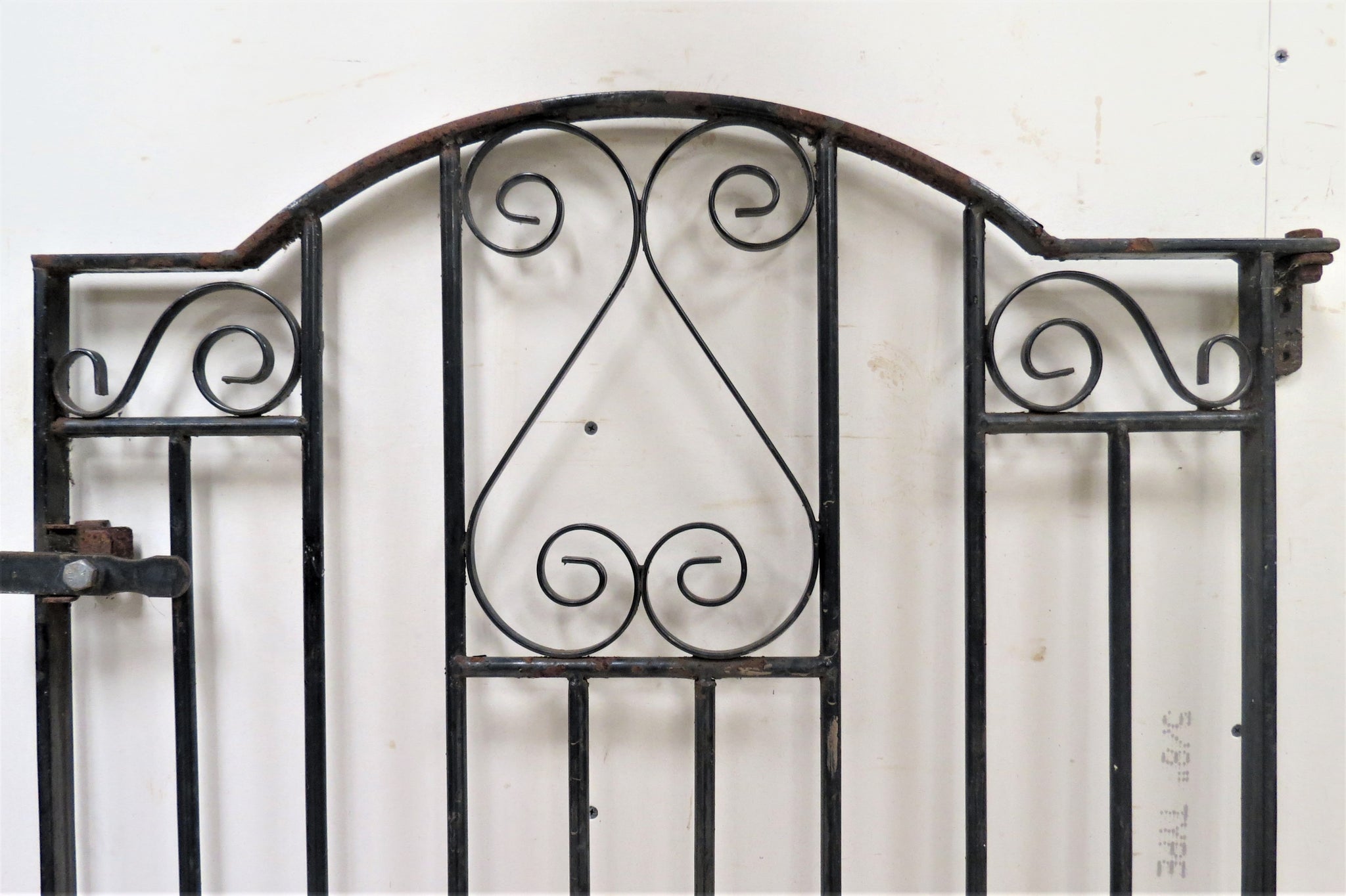 Small Vintage English Wrought Iron Garden Gate – No. 7 Pickery Place, image size:2048x1364