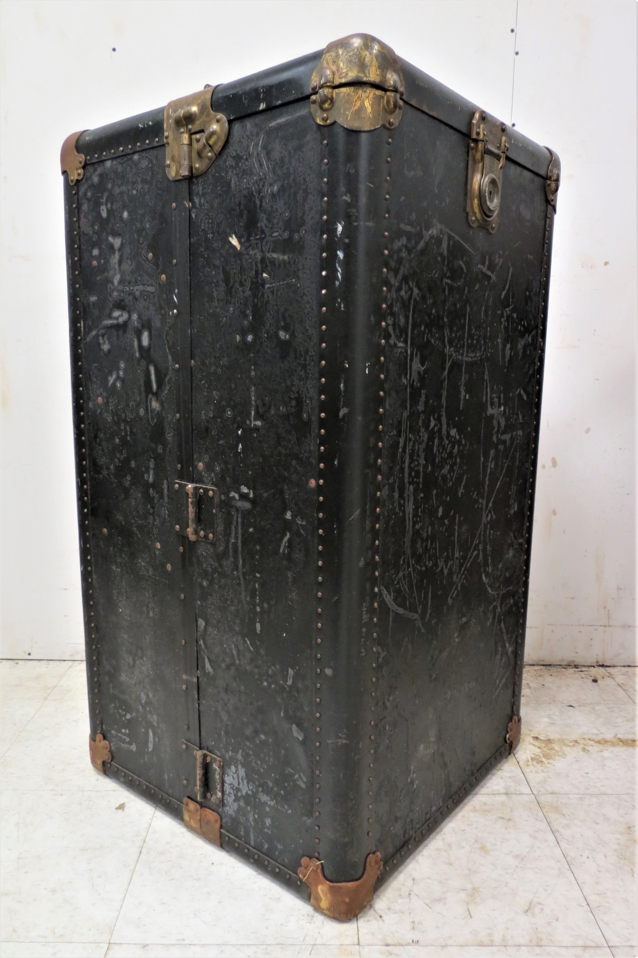 Vintage Hartmann Cushion Top Wardrobe Trunk – No. 7 Pickery